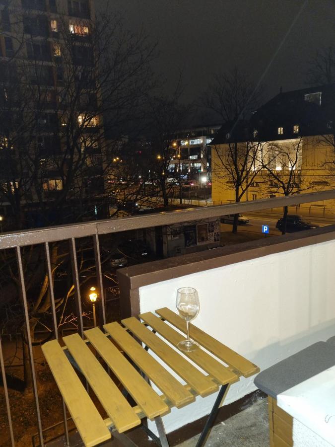 Apartment Metro Arsenal - 100 M Od Metra